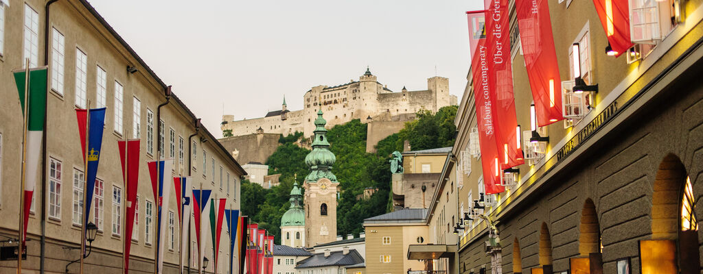 Vor dem Festspielhaus