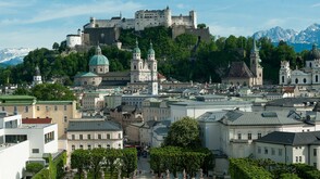 Stadt Salzburg - Mirabellgarten mit Blick auf die Festung Hohensalzburg