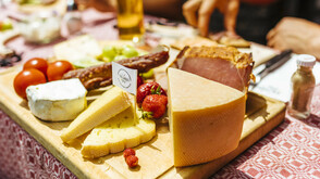 Jause auf der Alm im SalzburgerLand