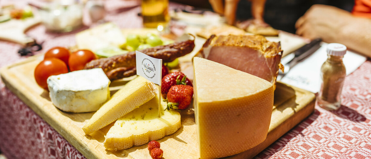 Jause auf der Alm im SalzburgerLand