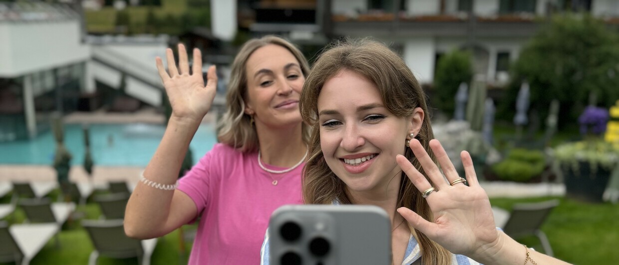 AUTfluencerka Anna z Influencerką Poliną Burashnikovą z Holandii