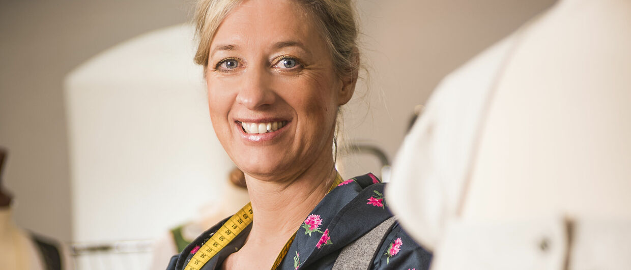 Regina Wienerroither in ihrer Kleidermanufaktur