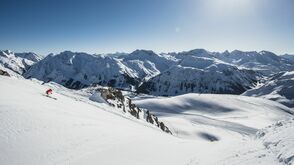 Schneesicherheit und Sonnenstunden: Skifahren in Lech Zürs am Arlberg