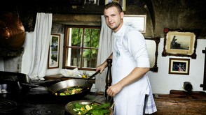 Tobias Bacher in seiner Rauchkuchl im Schwaigerlehen im SalzburgerLand