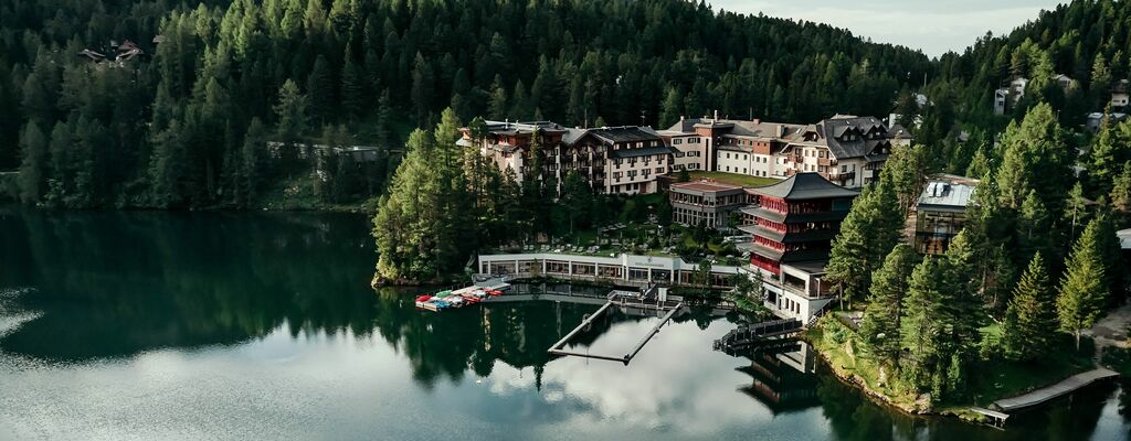 Das Hotel Hochschober in Kärnten ruht direkt am Turracher See.