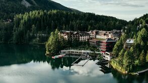 Das Hotel Hochschober in Kärnten ruht direkt am Turracher See.