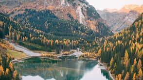 Im Naturpark Riedingtal eignet sich der Themenweg Schlierersee fürs barrierefreie Wandern.