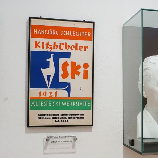 Alfons-Walde-Ausstellung im Foyer des Gemeindeamts Oberndorf
