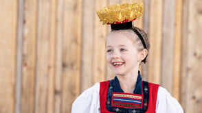 Mädchen in der „Juppe“, der Bregenzerwälder Tracht