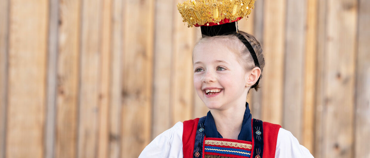 Mädchen in der „Juppe“, der Bregenzerwälder Tracht