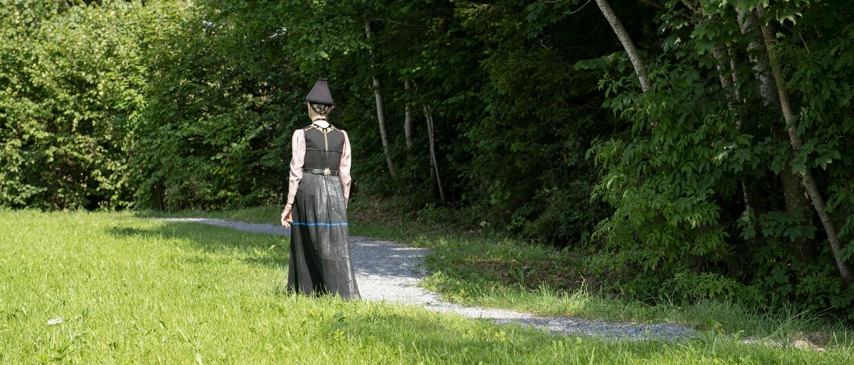 Die elegante Bregenzerwälder Frauentracht, die Juppe, ist ein Blickfang. 