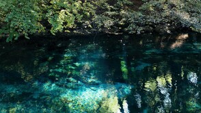 Die "Blaue Quelle" in Erl im Kufsteinerland in Tirol
