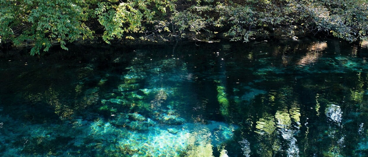 Die "Blaue Quelle" in Erl im Kufsteinerland in Tirol