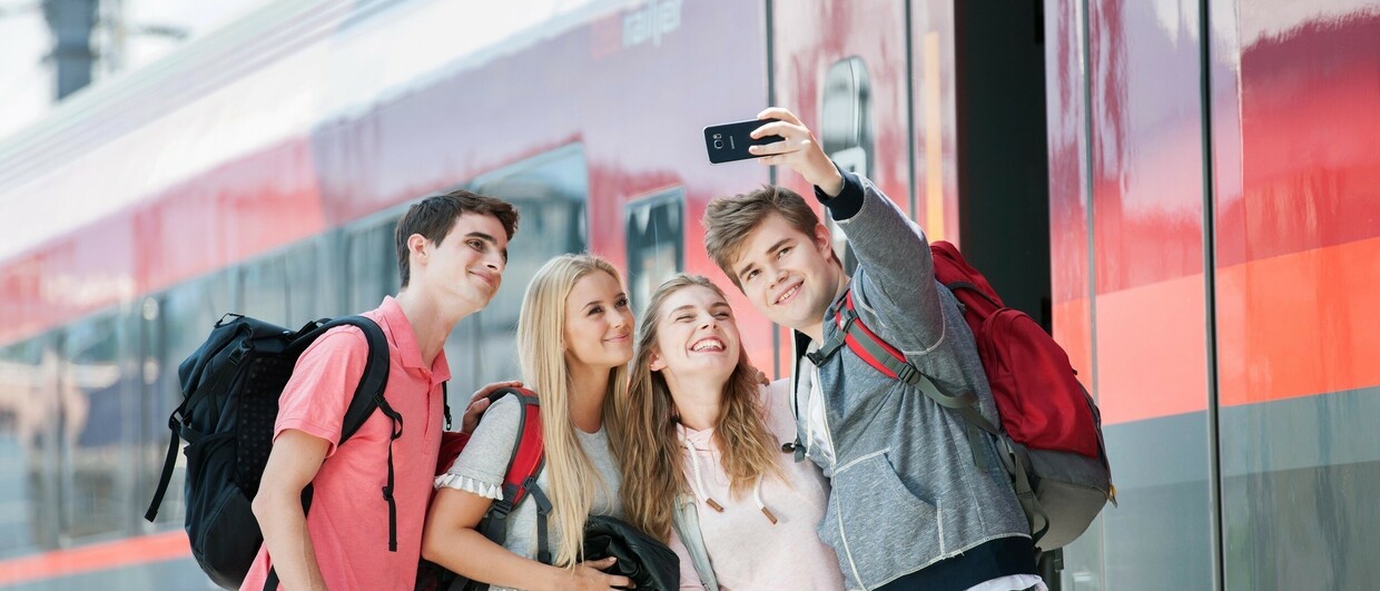 Selfie-vor-dem-Zug_c_OeBB_Harald-Eisenberger