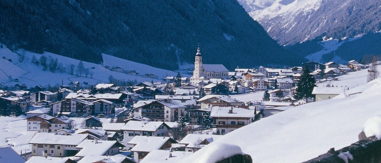 TVBStubaiTirol_Neustift_view_to_glacier