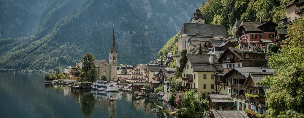 Im Herzen des Salzkammerguts liegen Hallstatt und der Hallstättersee.