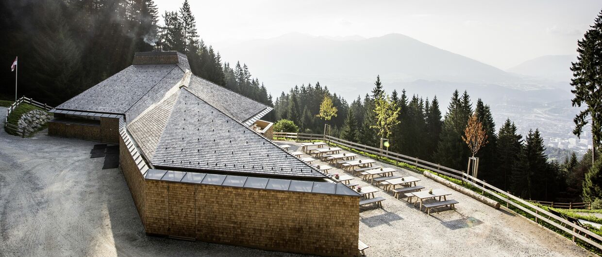 Genuss in alpin-modernem Ambiente: die Umbrüggler Alm oberhalb von Innsbruck