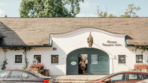 Eingang zum Weingut und zum Heurigen 