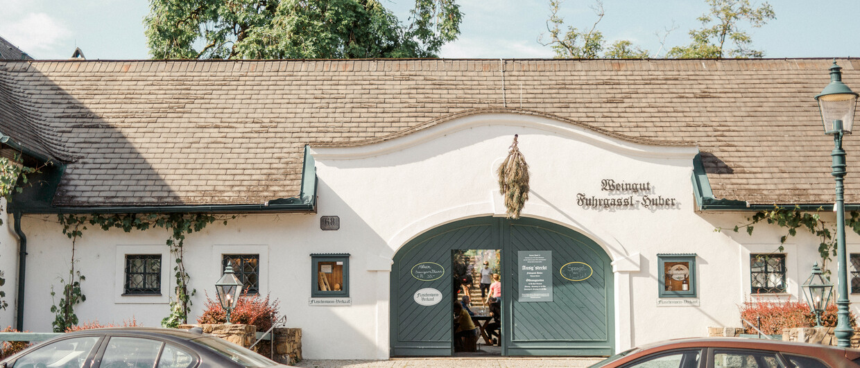 Eingang zum Weingut und zum Heurigen 