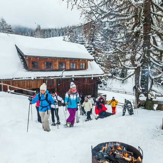 Besondere Momente erleben die Teilnehmer*innen der „Gourmet im Schnee“-Schneeschuhtour.