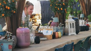 Plaudern und Genießen am "Dorftisch" des Hotel Sandhof in Lech