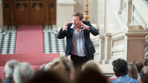 „Vorhangverbot!“ mit Burgschauspieler Robert Reinagl 