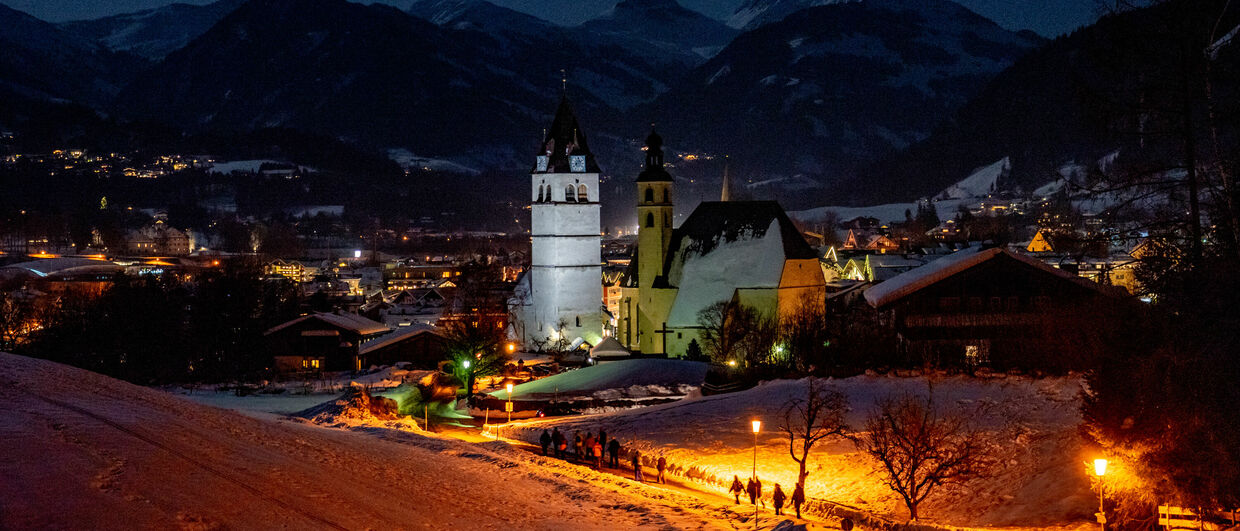 Nachtwanderung im Winter Kitzbuehel