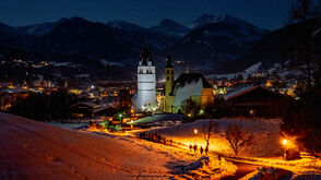 Nachtwanderung im Winter Kitzbuehel