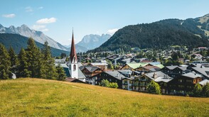 Blick vom Pfarrhügel über Seefeld