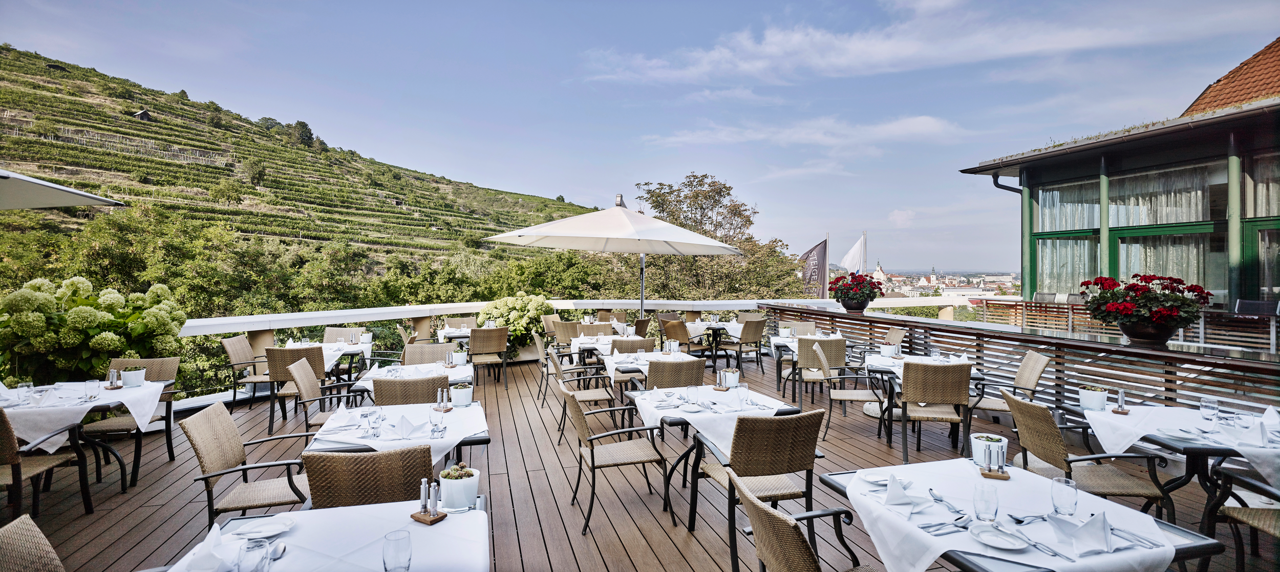 Steigenberger Krems REstaurant Terrace(c) Deutsche Hospitality
